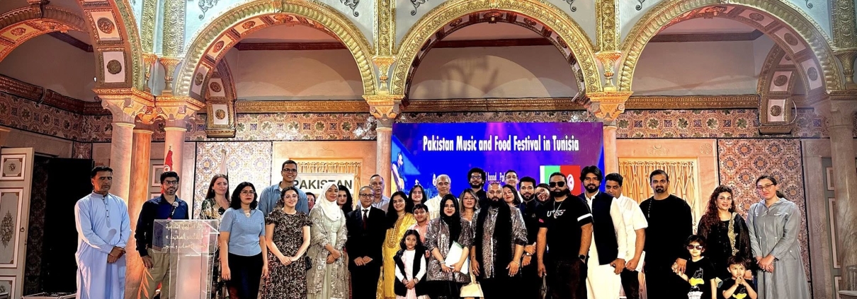 Group photo of Sawaal Band with Pakistani and Tunisian audience at cultural event in Tunisia